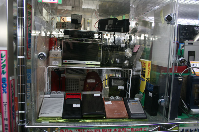 Illustration for article titled 'Antique' Gadget Sellers Market Features Amazingly Rare Tech